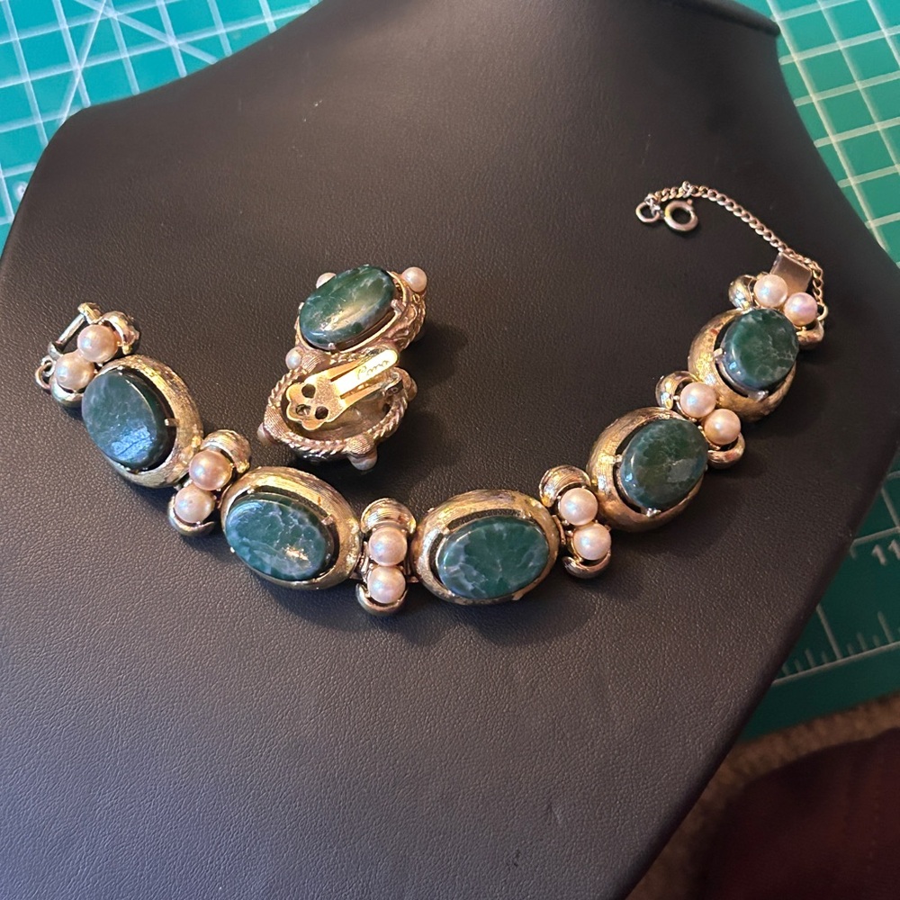 Vintage Gold Tone Coro Green Stone Cabochon & Imitation Pearl Bracelet Earrings